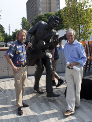 Joe Edwards and statue sculptor Harry Weber at the dedication ceremony